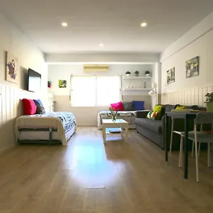 https://larios-centro-las-flores.hotelsinnerja.org